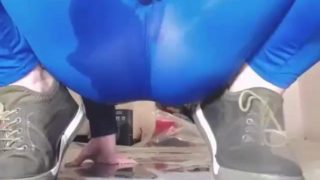 Blue pants and hot squirting. Fetish play on cam