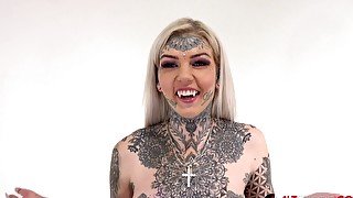 Tattooed Amber Luke rides the tremor