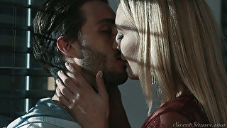 Adventurous hottie Mona Wales feels nice about sucking and riding dick