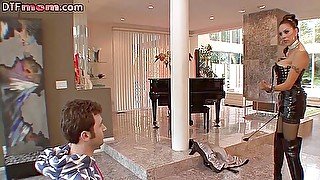 Dominating Big-bosomed Cougar In Fishnets Pussyeaten