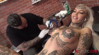 Amber Luke masturbates while getting tattooed