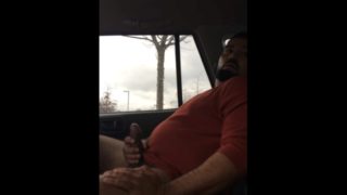 Man Jerking Off In Back Of Uber While Waiting