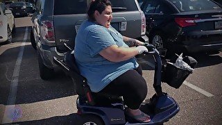 SSBBW FEEDEE IVY DAVENPORT IS TOO FAT TO WALK AND RIDES SCOOTER