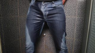 Guy pee inside his jeans and cumshot on end