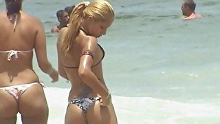 Girl adjust her bathing suit - GNDBeachVideos