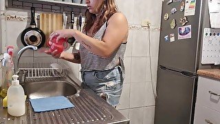 cleans her kitchen with her big tits