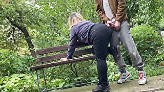 Cum on big ass MILF in jeans in the park