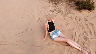 Hot lady in a beach PUBLIC SEX