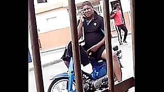 Dominicano se pajea en la calle