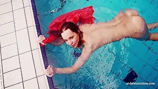 Sexy Naked Twat Avenna Swims Nude In The Pool