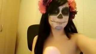 Skull Candy Hottie Shows Her Amazing Body