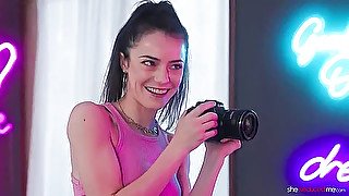 Kylie Quinn And Jill Kassidy - Seducing The New Photographer