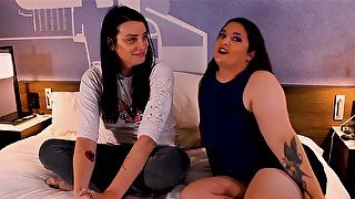 BBW Piper Phoenix explores her wild side with a hot dyke