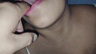 Mexicana con ricos labios haciendo delicioso oral