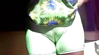 SDRUWS2 - EXTREMELY HUGE BRAZILIAN MATURE CAMELTOE