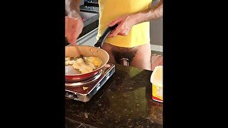 FRYING SKINLED EGG