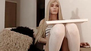 Blonde colombian cutie show her body