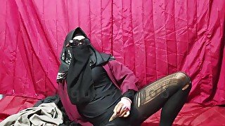 Asian Shemale Motocycle Rider Using Niqab Mastrubation