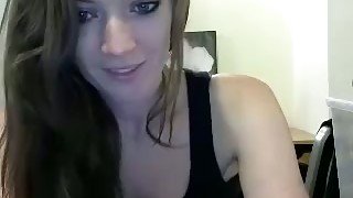 Private webcam show with a beautiful amateur chick stripping