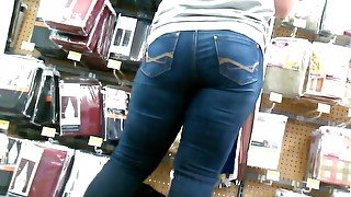 Two Blonde Bootys in the Same Aisle!