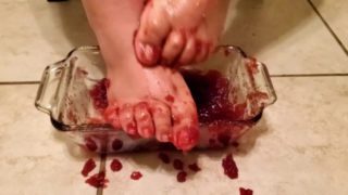 I Love Cranberry Sauce So Much, I Put My Feet In It! - Thanksgiving Food Play