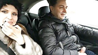 Road trip for Diva Del Tubo and Andrea Dipre jerking off his cock behind the wheel