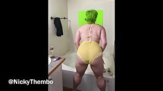 Cute Chubby Bimbo Twerks for you- ass shaking compilation