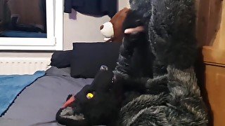 Horny murrsuiter can't help but give hiimself a handjob and cum in his own maw