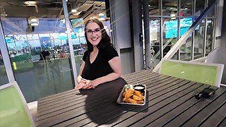 FUCKING WAITRESS AT TOP GOLF 4K twitter thegorillagrip