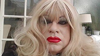 Natassjja smoking transvestite long red nails