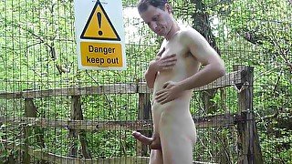 Kudoslong is naked outdoors and wanking till he cums