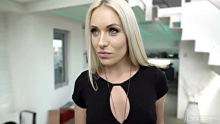 Angelika Grays gives the best blowjob ever while she is on her knees