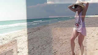 Jeny Smith no panties flashes at vacations!