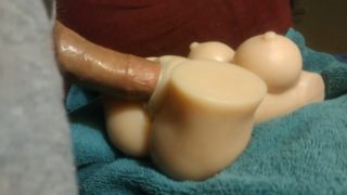 Moaning and groaning as I Creampie the sexdoll