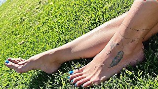 Slut in public park get feet worshipped and cum by 2 men