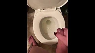 Tranny pissing like man