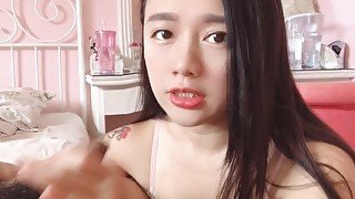 swag daisybaby女主播爸爸打電話來一邊幹她一邊講電話Dad called and fucked her while talking on the phone