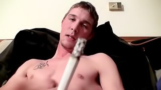 Skinny knob jockey Ty Frost cant wank without a smoke