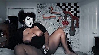 Watch this goth girl cum in only minutes!