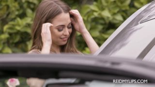 Slim bitch Riley Reid blows and rides a pike outdoors