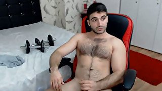 This guy knows how to entertain his female viewers and he knows how to fap