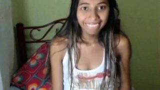 Novinha na webcam peitos xota e cu