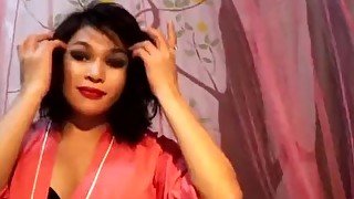 Asian Shemale Vitress Tamayo spread on webcam