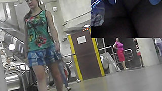 Real upskirts of sexy babe walking in public places