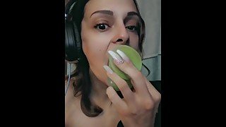 Gamer chick with deep throat