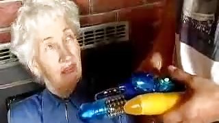 La abuela esta caliente.