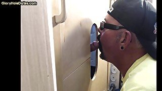 Amateur gloryhole gaydaddy sucking and wanking dick