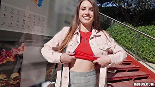 Sucking and riding a dick outdoors makes Elle Rose happy