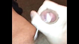 UK Guy cums on himself in the living room