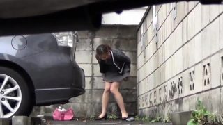 Japanese babes urinate